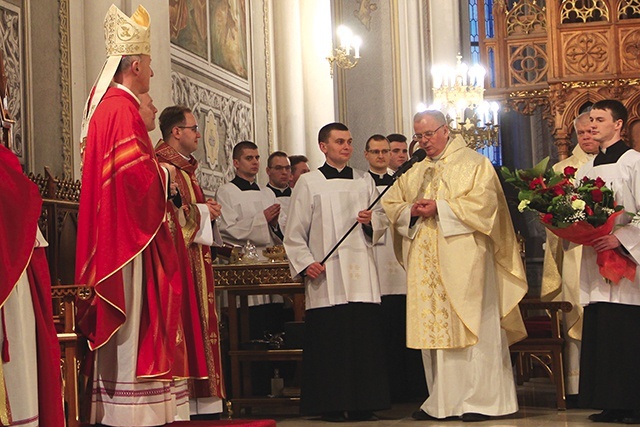 ▲	Życzenia w imieniu duchowieństwa złożył kierownik radomskiego „Gościa”.