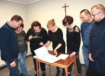 Podczas spotkań planują kolejne zadania.