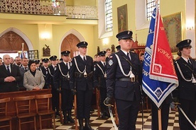 Po Mszy św. uczestnicy uroczystości przemaszerowali na plac targowy.