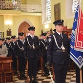 Po Mszy św. uczestnicy uroczystości przemaszerowali na plac targowy.