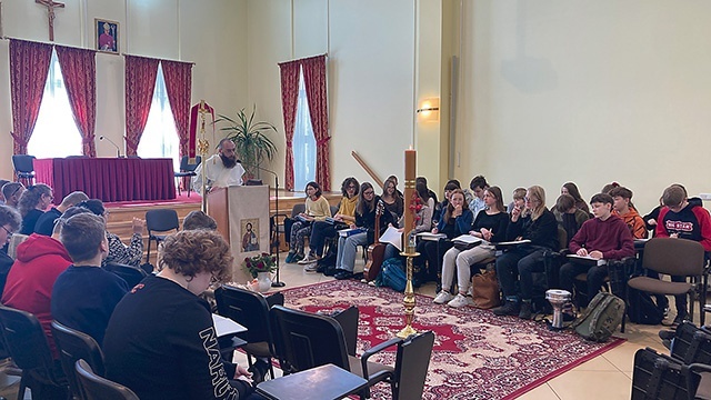 ▼	Pierwsza część spotkania odbyła się w auli Wyższego Seminarium Duchownego, następnie młodzież w czasie agapy miała możliwość relaksu i integracji. Dzień zakończono wspólną Eucharystią.
