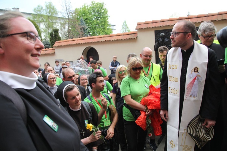 Pielgrzymi w Łagiewnikach! Na trasie od Centrum św. Jana Pawła II do sanktuarium Bożego Miłosierdzia - 2022