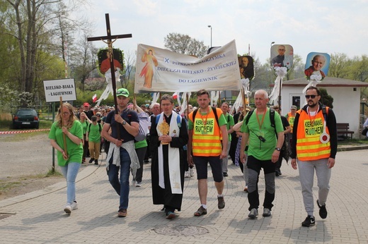 Pielgrzymi w Łagiewnikach! Na trasie od Centrum św. Jana Pawła II do sanktuarium Bożego Miłosierdzia - 2022