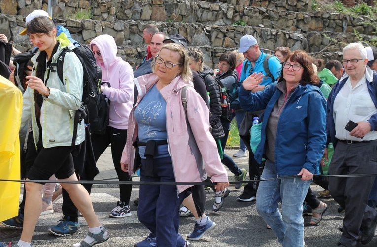 Pielgrzymi w Łagiewnikach! Na trasie od Centrum św. Jana Pawła II do sanktuarium Bożego Miłosierdzia - 2022