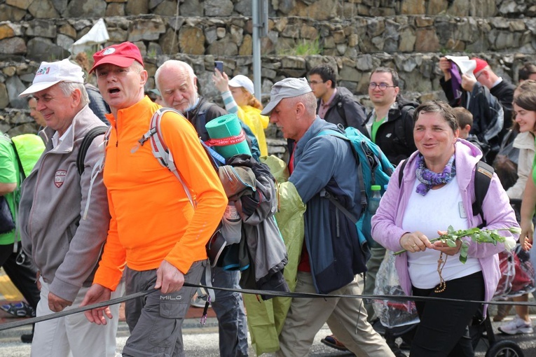 Pielgrzymi w Łagiewnikach! Na trasie od Centrum św. Jana Pawła II do sanktuarium Bożego Miłosierdzia - 2022