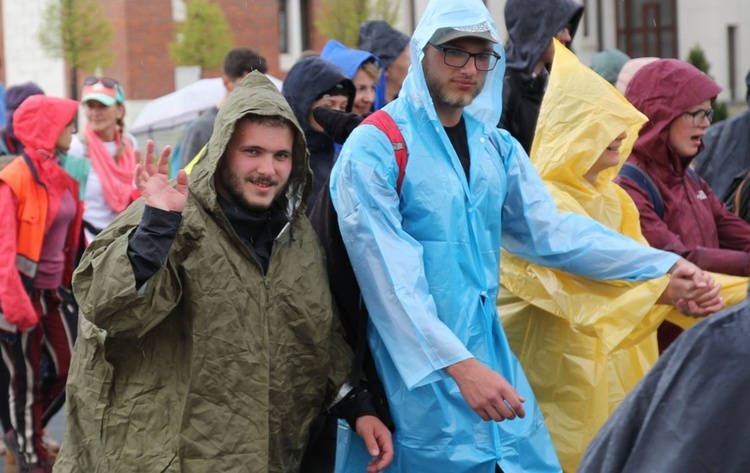 Pielgrzymi w Łagiewnikach! Na trasie od Centrum św. Jana Pawła II do sanktuarium Bożego Miłosierdzia - 2022