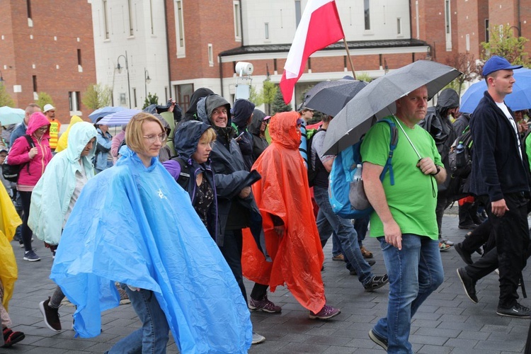 Pielgrzymi w Łagiewnikach! Na trasie od Centrum św. Jana Pawła II do sanktuarium Bożego Miłosierdzia - 2022