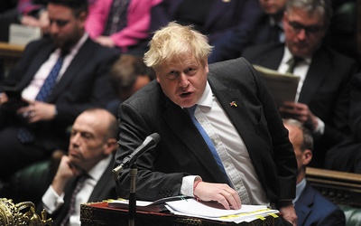Boris Johnson zapowiada, że nawet dziesiątki tysięcy przebywających w Wielkiej Brytanii nielegalnych imigrantów może zostać relokowanych do Afryki. Londyn zapłaci za ich transport i zakwaterowanie.
