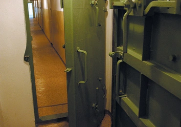 Schron pod Szkołą Podstawową nr 18  w Warszawie.