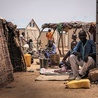 Burkina Faso to jedno z najbiedniejszych państw afrykańskich. Walki w sąsiednich krajach spowodowały, że przybyło tu 1,7 mln uchodźców. Ze względu na suszę zapewnienie im jedzenia jest coraz trudniejsze.