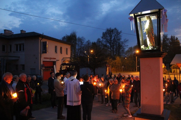 Koszyce Małe. Droga Światła i poświęcenie kapliczki