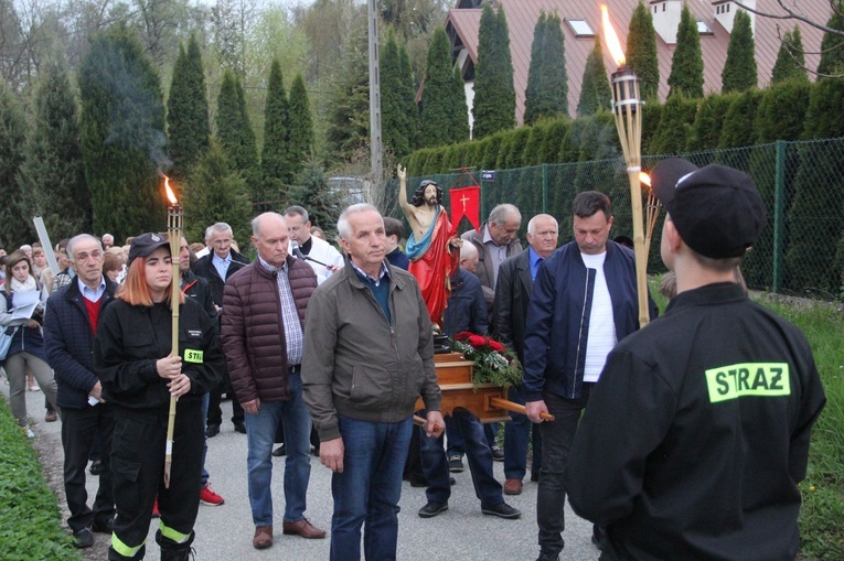 Koszyce Małe. Droga Światła i poświęcenie kapliczki