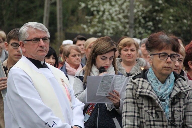 Koszyce Małe. Droga Światła i poświęcenie kapliczki