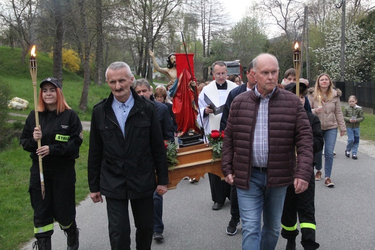 Koszyce Małe. Droga Światła i poświęcenie kapliczki