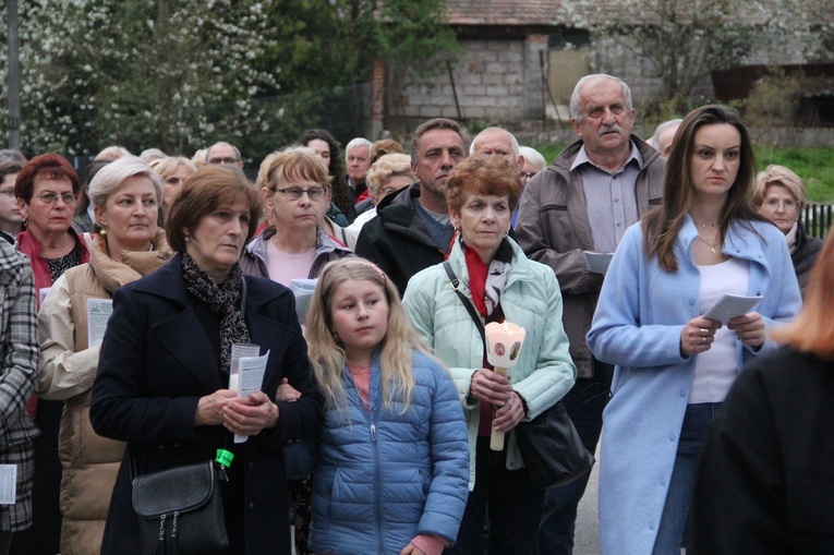 Koszyce Małe. Droga Światła i poświęcenie kapliczki