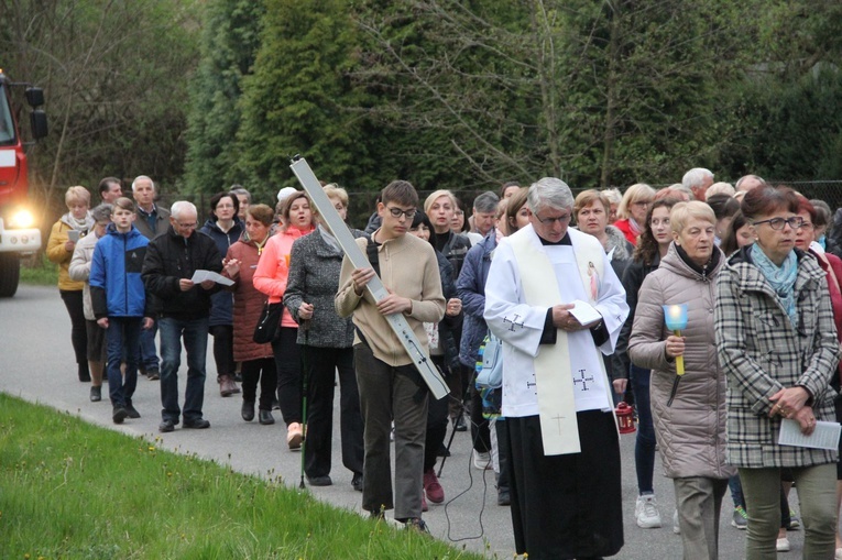 Koszyce Małe. Droga Światła i poświęcenie kapliczki