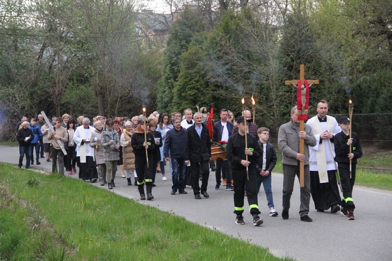 Koszyce Małe. Droga Światła i poświęcenie kapliczki