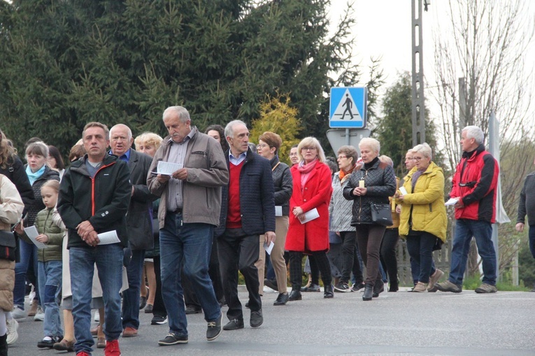 Koszyce Małe. Droga Światła i poświęcenie kapliczki