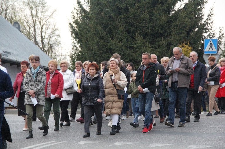 Koszyce Małe. Droga Światła i poświęcenie kapliczki