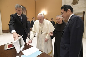 Papież rozmawiał z premierem Japonii o wojnie na Ukrainie 