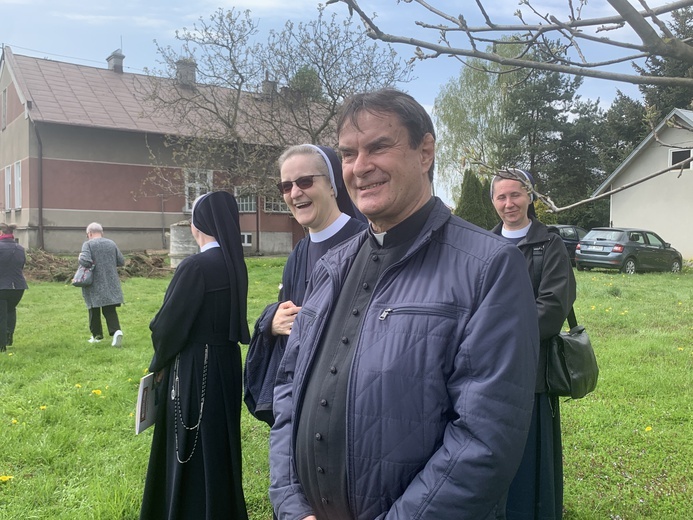 Żabno. Poświęcenie placu budowy nowego domu sióstr służebniczek