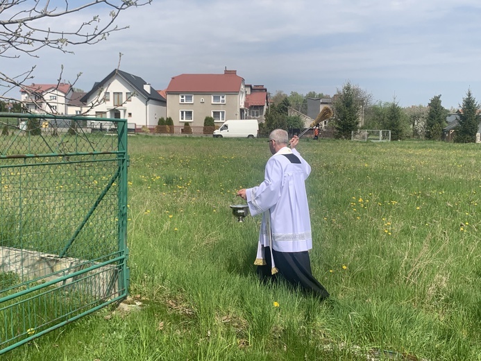 Żabno. Poświęcenie placu budowy nowego domu sióstr służebniczek