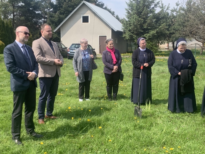 Żabno. Poświęcenie placu budowy nowego domu sióstr służebniczek