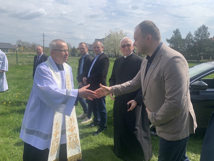 Żabno. Poświęcenie placu budowy nowego domu sióstr służebniczek