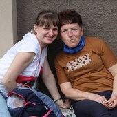 Bozena Gluza - z prawej - na postoju w Tomicach