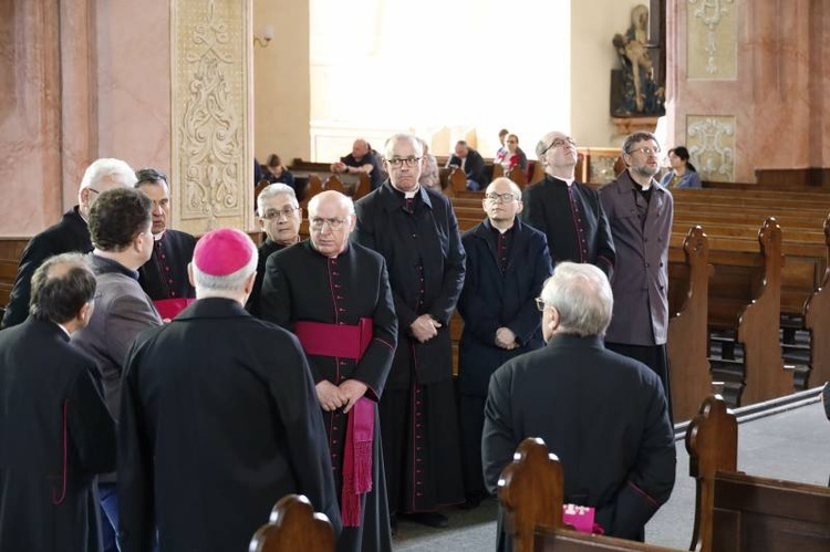 Kanonicy zwiedzali katedrę po renowacji