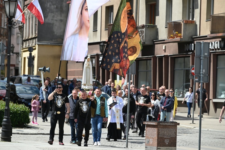 Majowy męski Różaniec ulicami Świdnicy