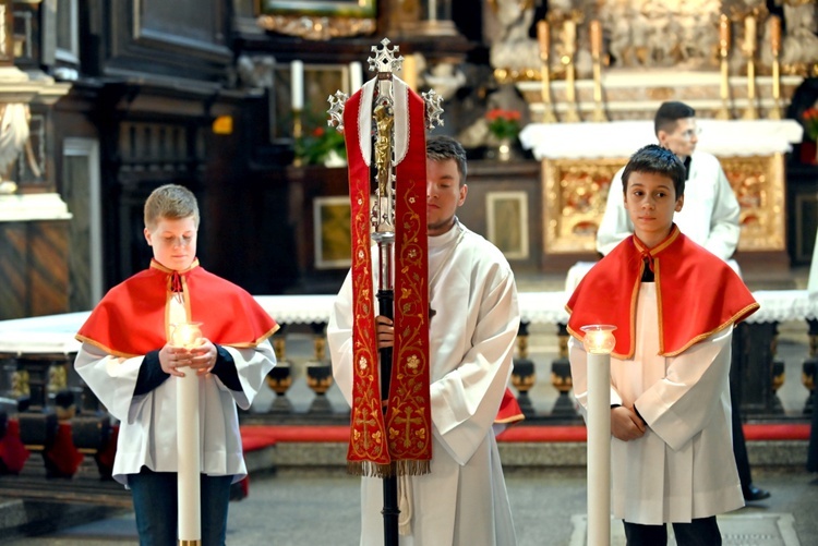 Błogosławieństwo lektorów, ceremoniarzy i nadzwyczajnych szafarzy