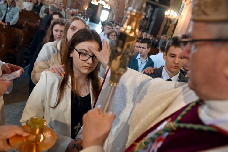 Świdnica. Wizytacja i bierzmowanie w katedrze