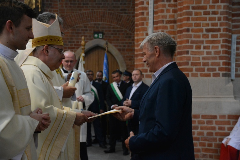Pierwsza jubileuszowa pielgrzymka dekanalna do katedry