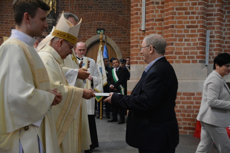 Pierwsza jubileuszowa pielgrzymka dekanalna do katedry