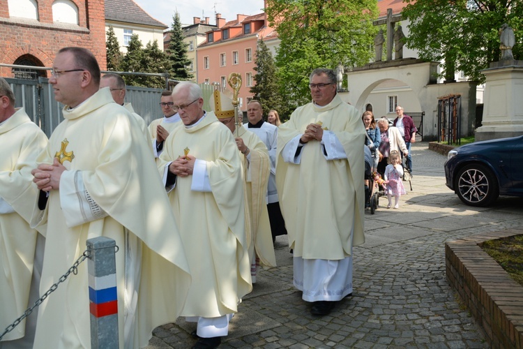 Pierwsza jubileuszowa pielgrzymka dekanalna do katedry