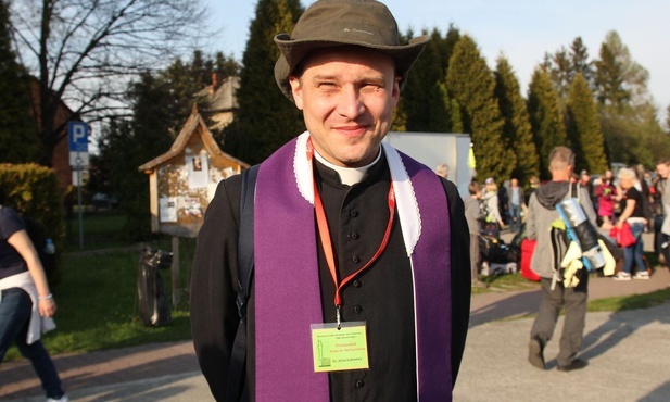 Ks. Jerzy Łukowicz na trasie - w Nowej Wsi.