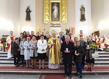 ▲	Diecezjanie uhonorowani za zasługi dla działalności charytatywnej Kościoła.