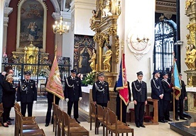 	Modlono się za nich w parafiach.