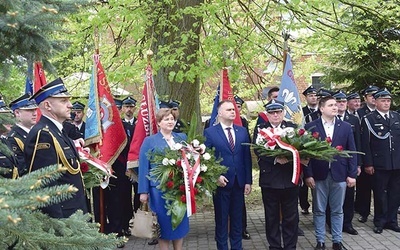 	Po Mszy św. pod pomnikiem św. Floriana złożono kwiaty.