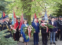 	Po Mszy św. pod pomnikiem św. Floriana złożono kwiaty.