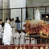 Jan Paweł II pojechał do Fatimy rok po zamachu na jego życie.
