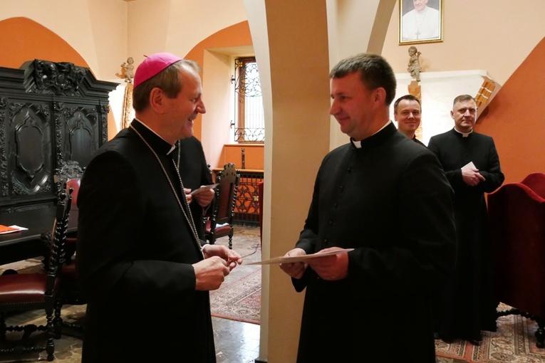 Abp Tadeusz Wojda mianował ks. kan. Sławomira Drzeżdżona proboszczem parafii w Leśniewie.