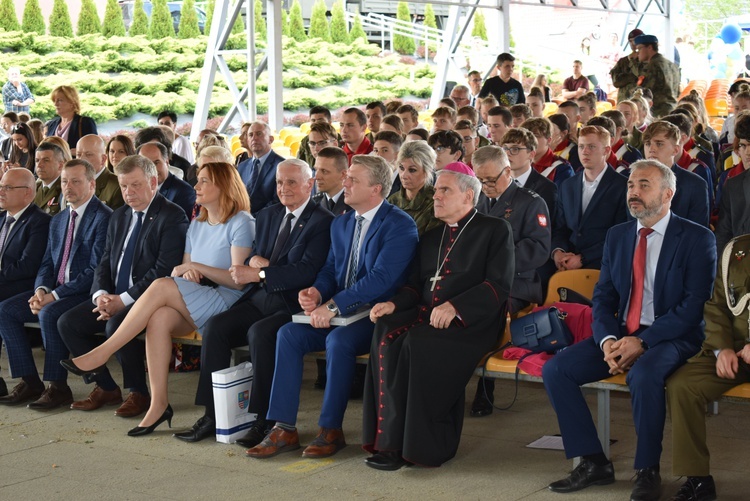 Poświęcenie sztandaru Niepublicznego Technikum Zawodowego w Opatowie