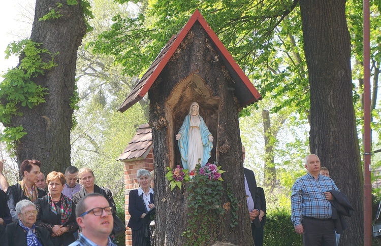 Pogrzeb werbisty o. Huberta Lupy, "proboszcza" oazowiczów