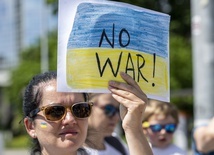 Ukraina: parafie żegnają poległych żołnierzy 