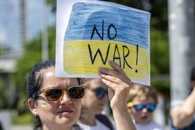 Ukraina: parafie żegnają poległych żołnierzy 