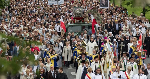 W niedzielę warszawska Procesja Różańcowa za Polskę