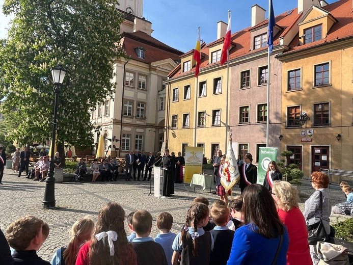 Jubileuszowy apel na Placu Ratuszowym