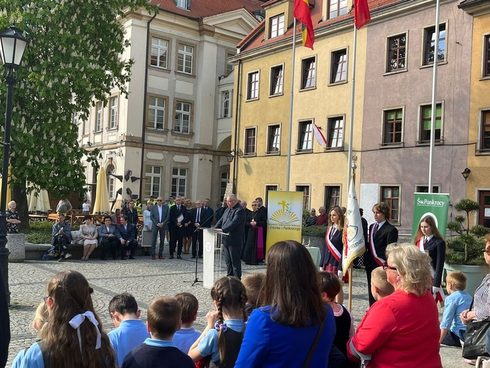 Jubileuszowy apel na Placu Ratuszowym